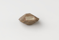 M 12204
<br/>
Plomb molybdaté épointé
<br/>
<em>Häuy, René Just</em>